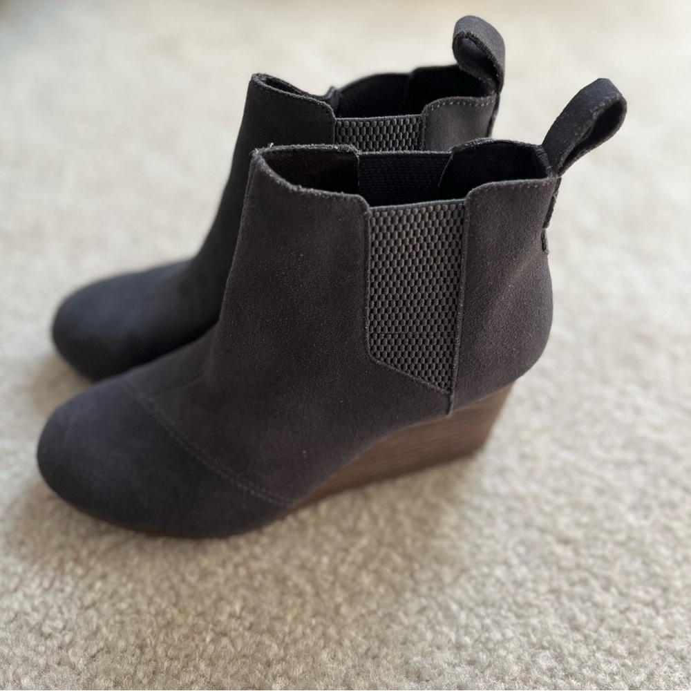 Tom’s Gray Suede Wedge Kelsey Bootie